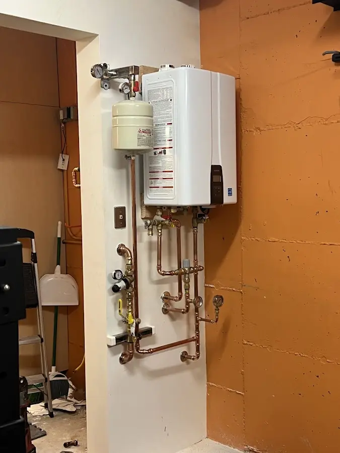 Plumbing technician inspecting water heater connections in Cairo